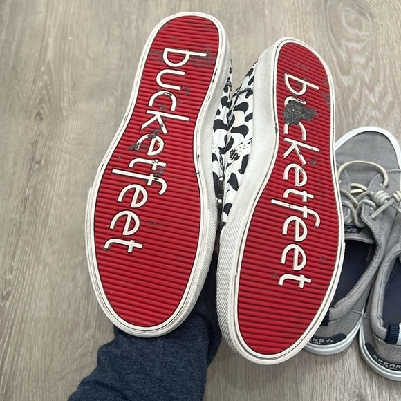 3 pairs of Shoes size 6, in good condition shoes Sperry and Bucket feet - Picture 8 of 8